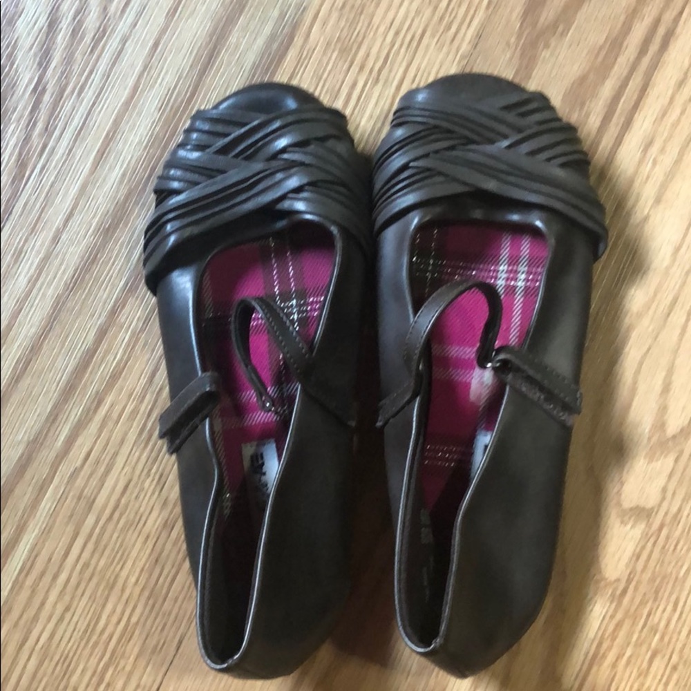 Buckle dress shoes
